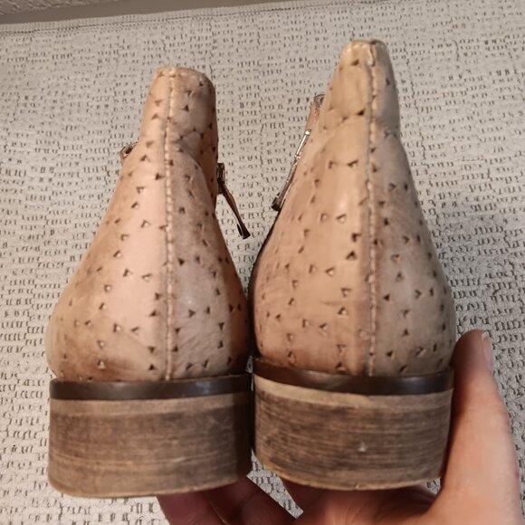 Bata women's tan beige leather laser cut out double zipper ankle boots sz 6.5 US - Picture 7 of 13